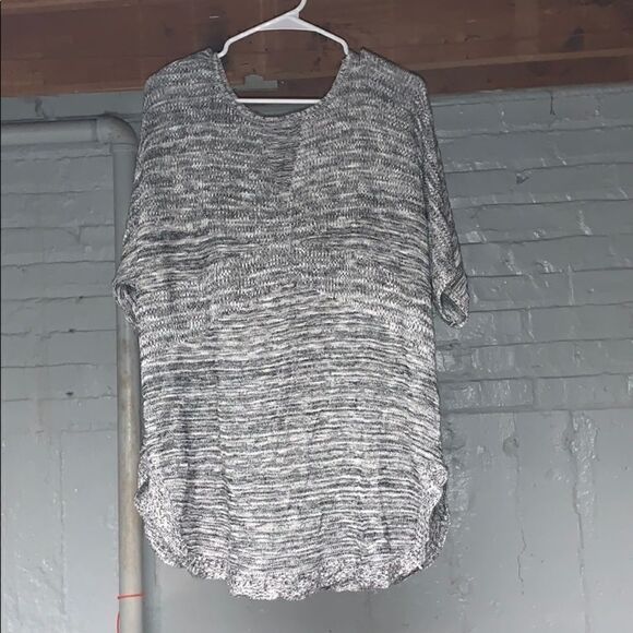 Avenue Gray Short Sleeve Sweater 22/24 - Picture 1 of 3